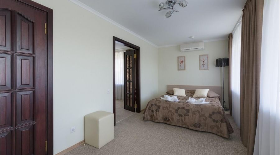 Двухкомнатный двухместный Люкс (корпус Лесной)