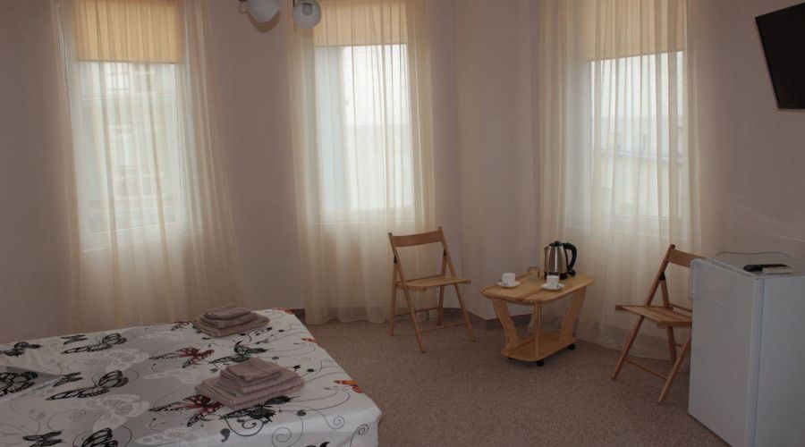 «Двухкомнатный с балконом» и видом на море