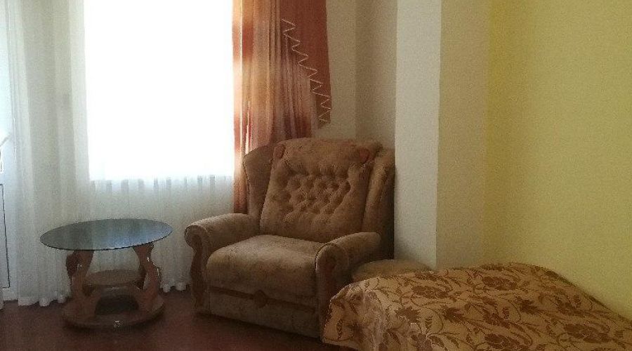 «Двухкомнатный» с видом на море