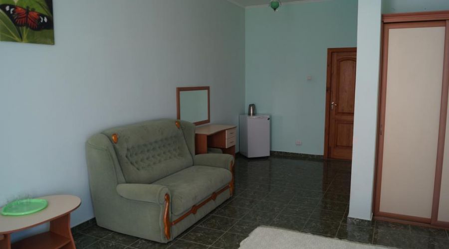 «Двухкомнатный» с кухней (без вида на море)