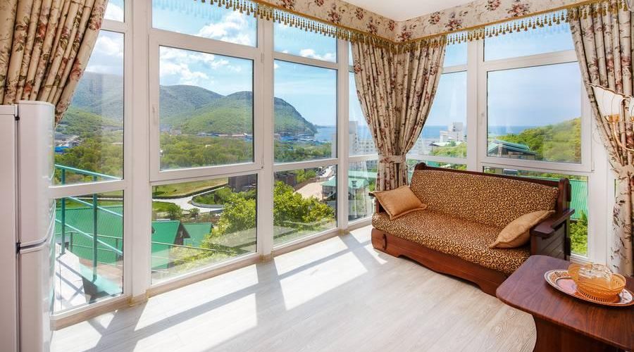 Стеклянный коттедж