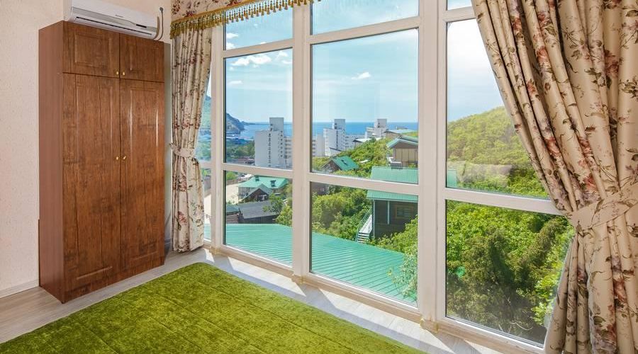 Стеклянный коттедж