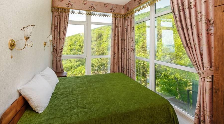 Стеклянный коттедж