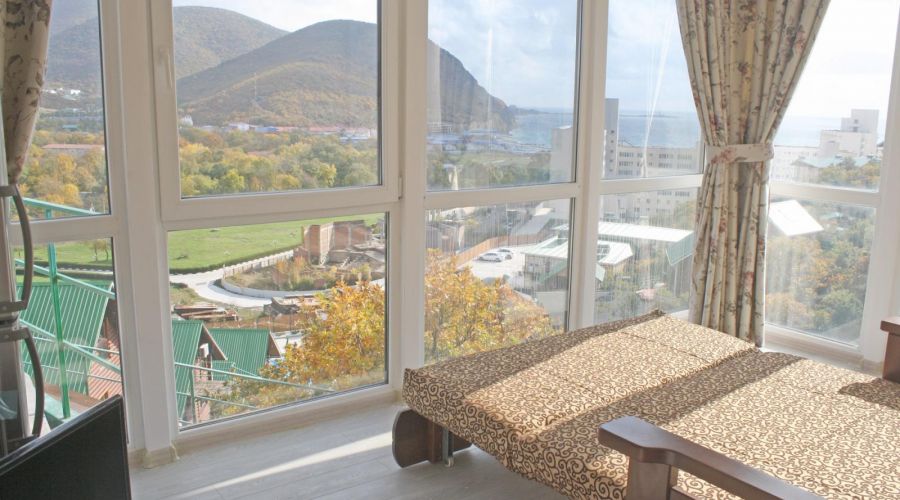 Стеклянный коттедж