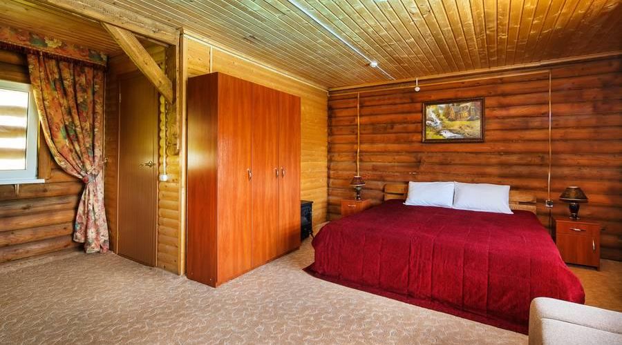 Трёхместный номер в деревянном коттедже (1 этаж)