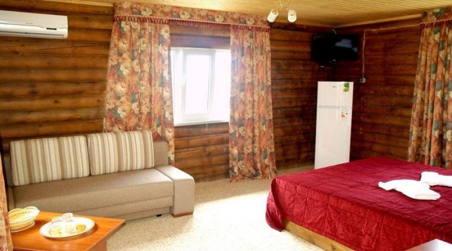 Трёхместный номер в деревянном коттедже (1 этаж)