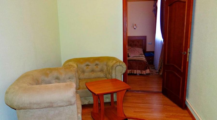 1-местный 2-комнатный Кинг Сайз Люкс (1 корпус)