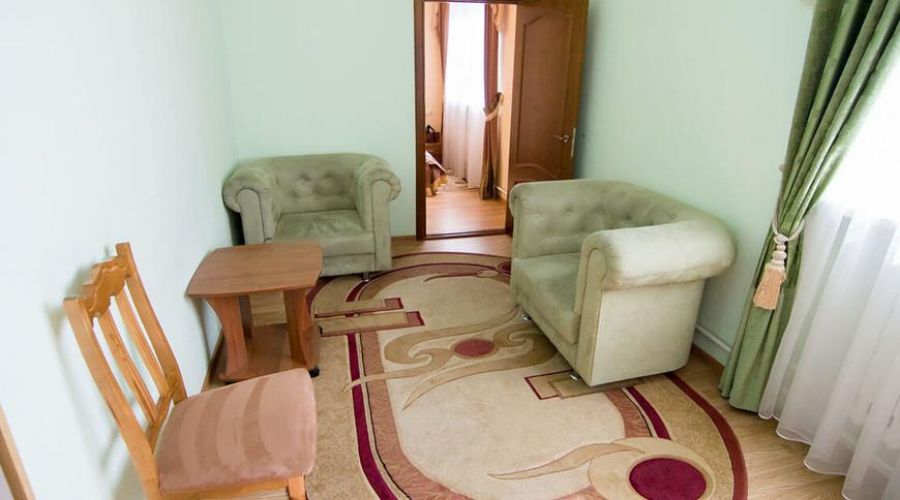 1-местный 2-комнатный Кинг Сайз Люкс (1 корпус)