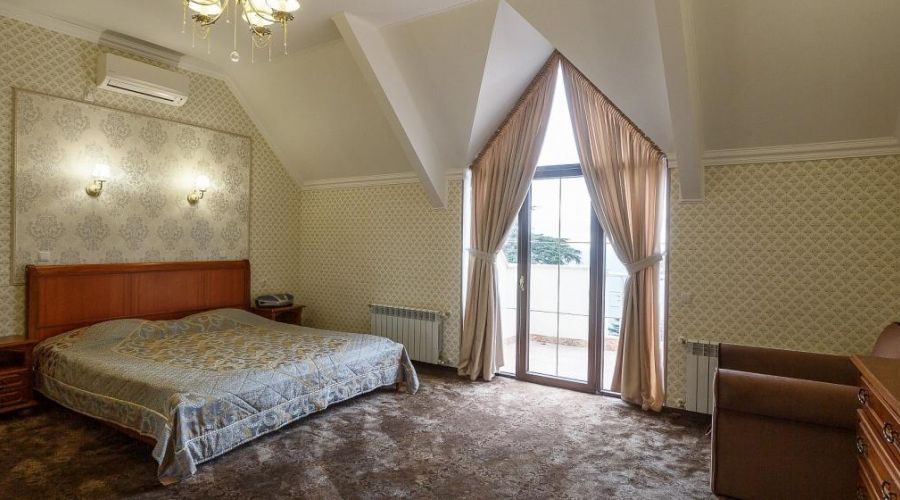 Сюит 2-местный 3-комнатный (корпус №2)