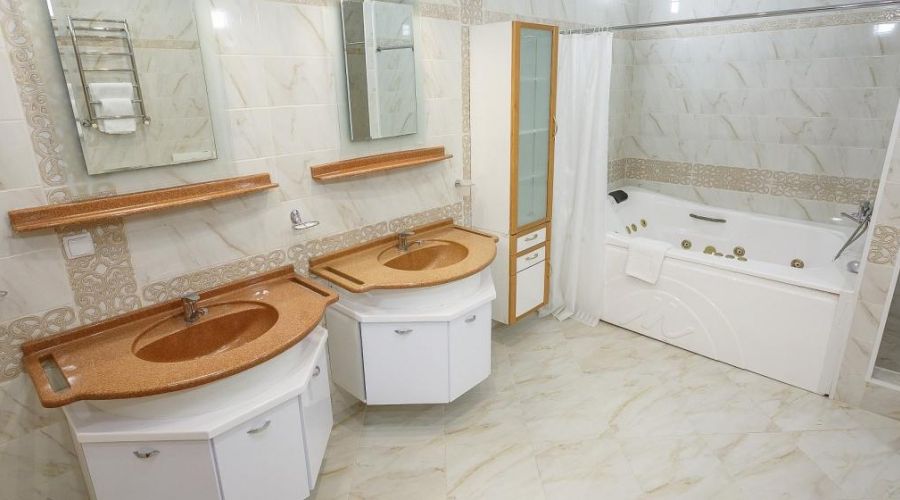 Сюит 2-местный 3-комнатный (корпус №2)