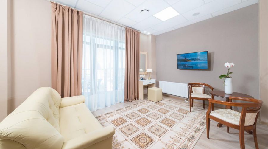 Люкс трехкомнатный двухместный (восьмой корпус)