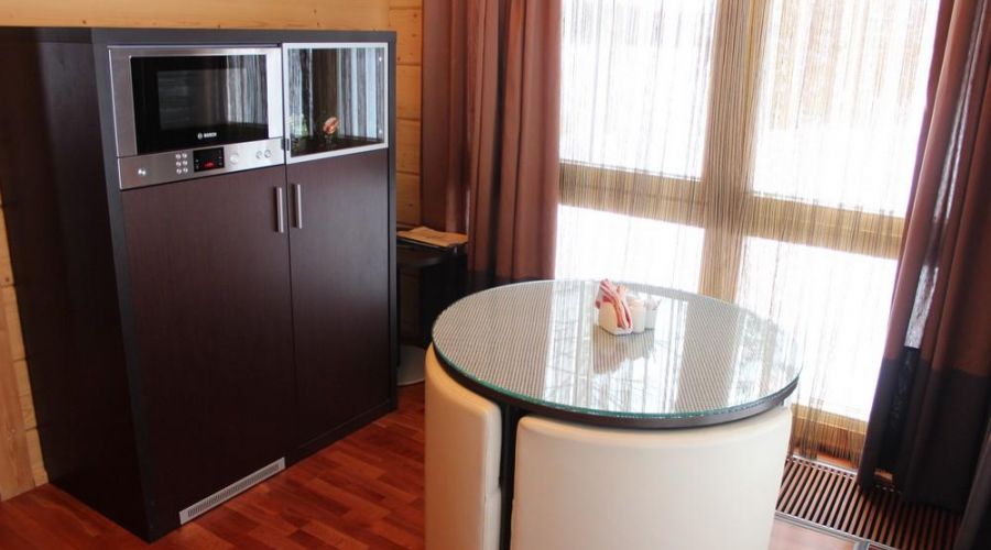 Коттедж №8 - Четырехкомнатный двухместный номер улучшенный