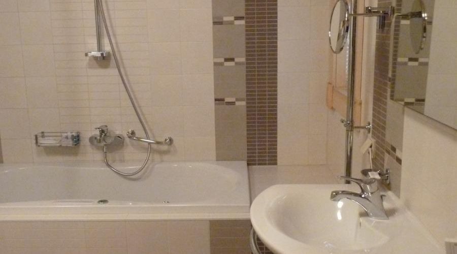 Коттедж №8 - Четырехкомнатный двухместный номер улучшенный