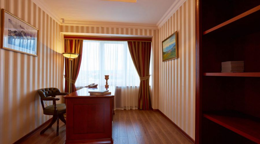 Сюит четырехкомнатный