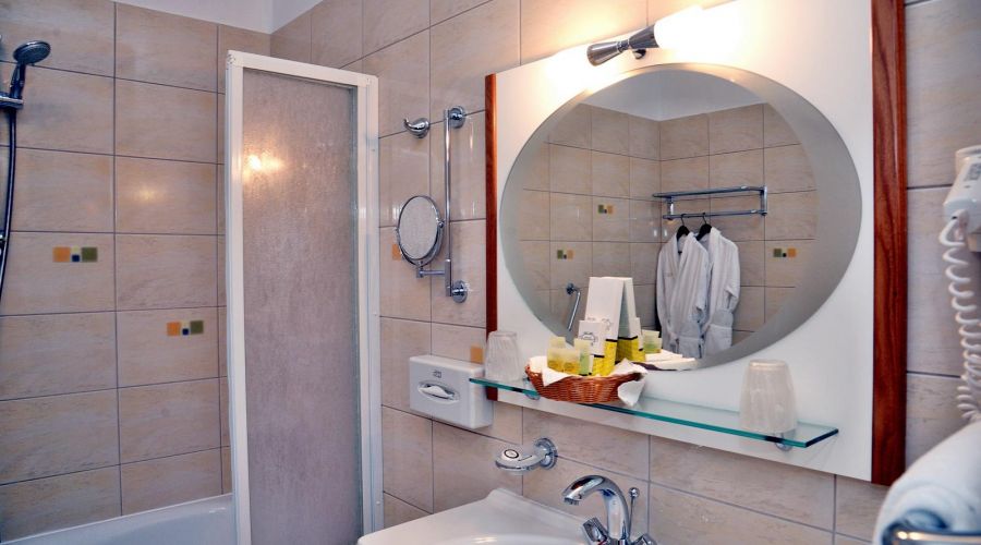 Джуниор Сюит