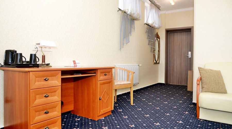 Джуниор Сюит