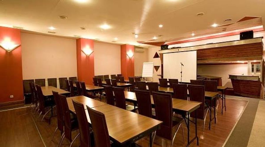 Красный зал