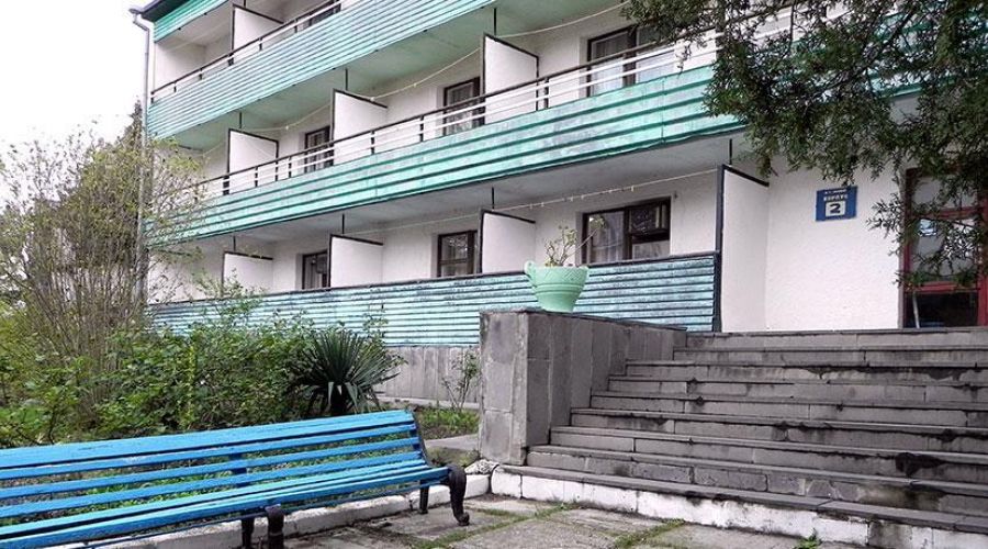 2-3х местный «Стандарт», 2-3й категории (с удобствами в номере, ТВ, холодильник)