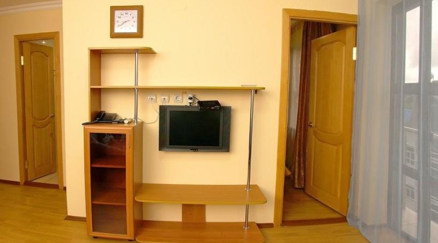 Люкс двухкомнатный с панорамными окнами