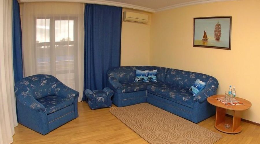 Люкс двухкомнатный с панорамными окнами