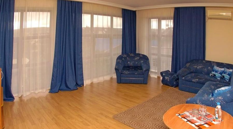 Люкс двухкомнатный с панорамными окнами