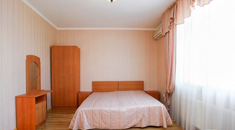 Полулюкс 2-местный (с видом на море)