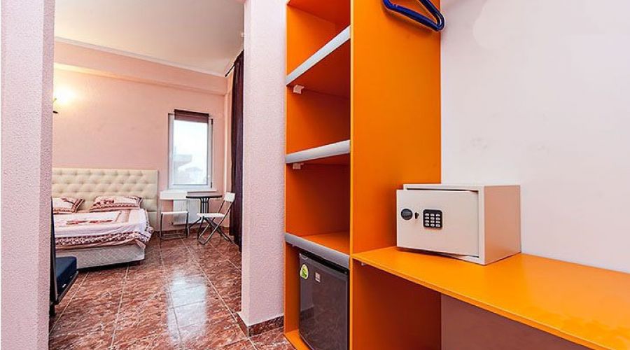 Трехместный стандартный номер с балконом