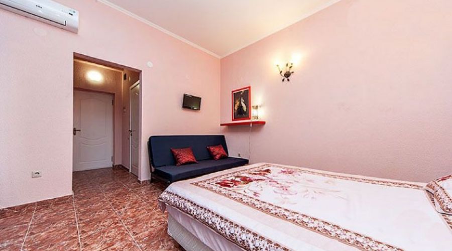 Трехместный стандартный номер с балконом