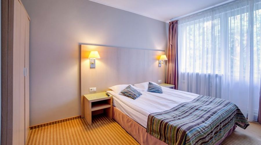 Полулюкс 2-местный 2-комнатный  (главный корпус)