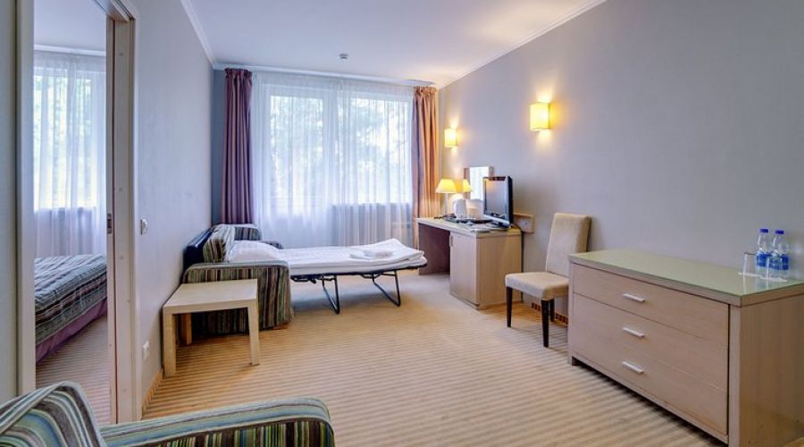 Полулюкс 2-местный 2-комнатный  (главный корпус)