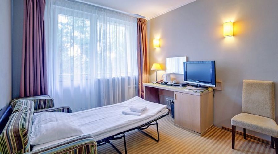 Полулюкс 2-местный 2-комнатный  (главный корпус)