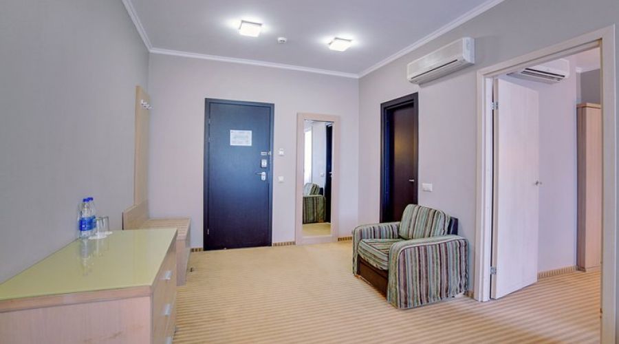 Полулюкс 2-местный 2-комнатный  (главный корпус)