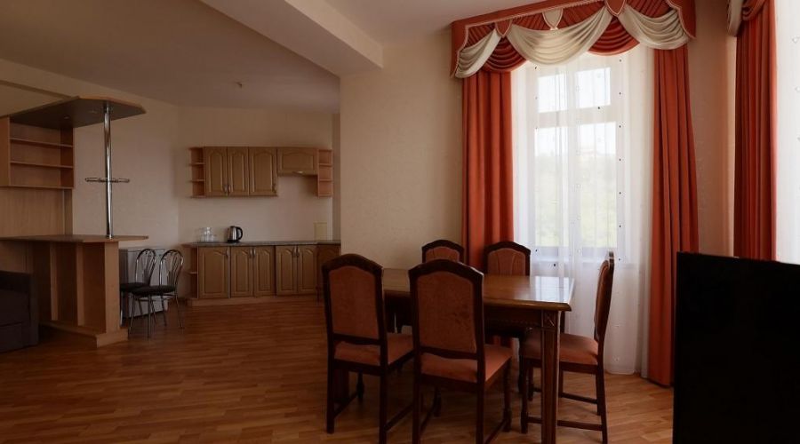 Джуниор Сюит 2-местный 3-комнатный (корпус №5)