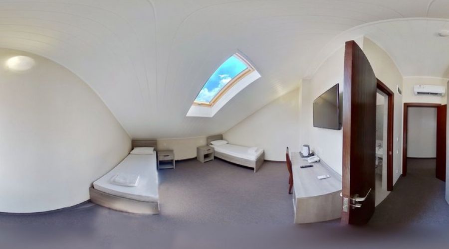 Семейный 5-местный 2-комнатный (мансарда)