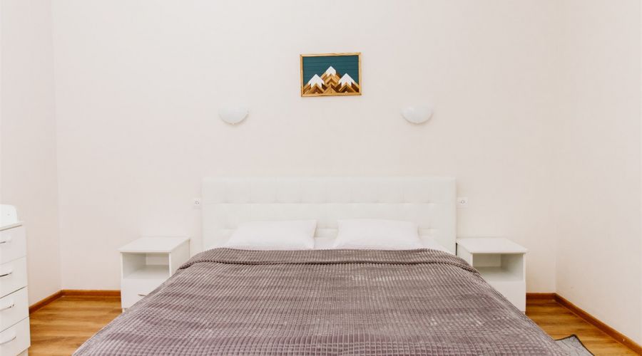 Большой дом на берегу