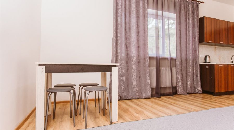 Большой дом на берегу