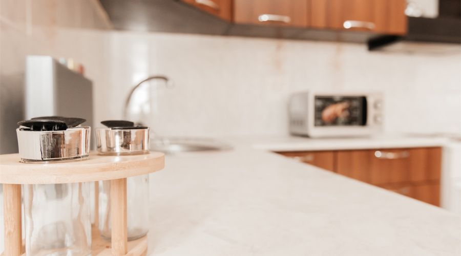 Большой дом на берегу