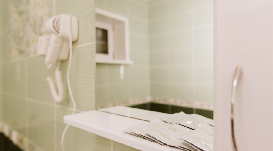 Большой дом на берегу