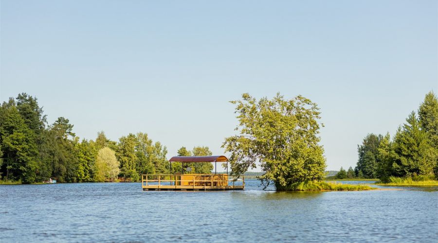 Беседка на воде