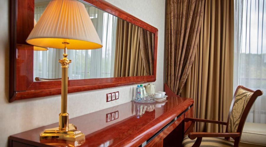 Джуниор Сюит