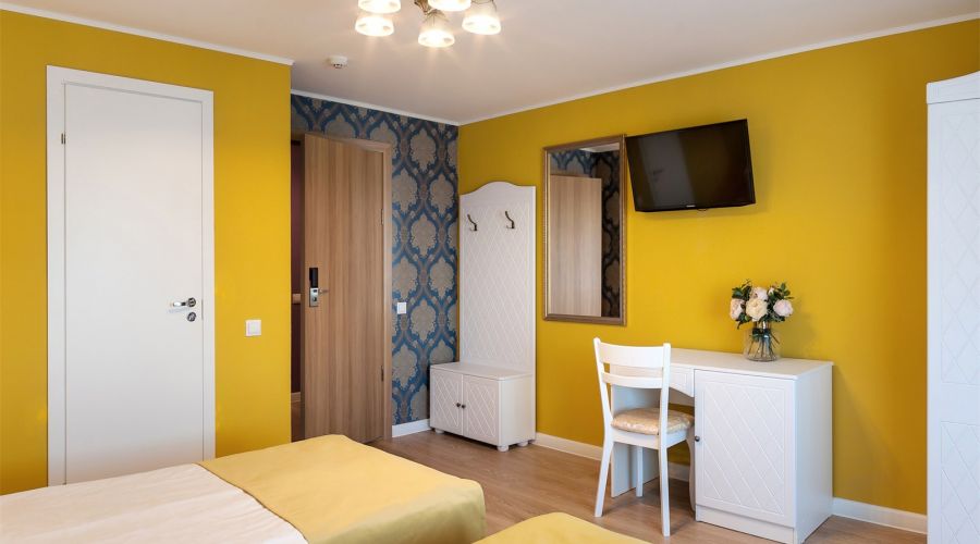 Улучшенный номер с двумя раздельными кроватями или одной двуспальной кроватью