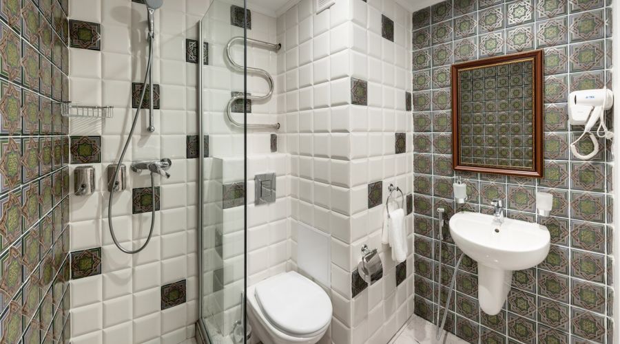 Улучшенный номер с двумя раздельными кроватями или одной двуспальной кроватью