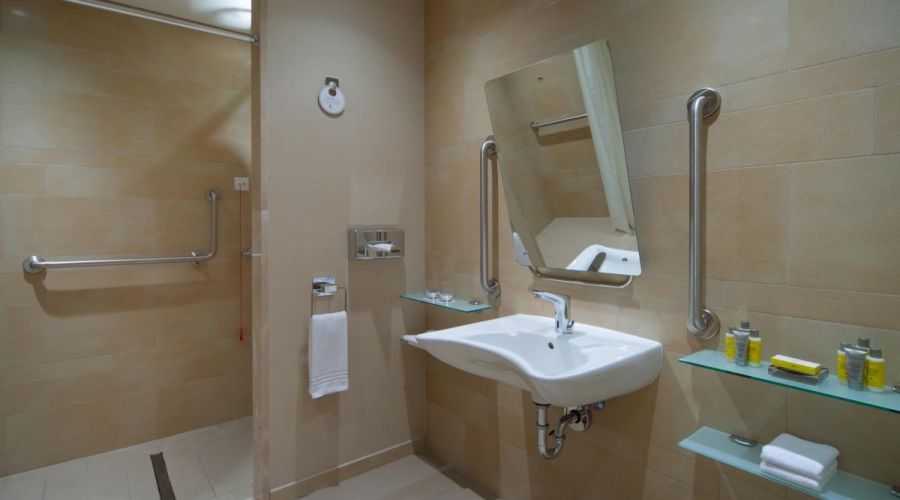Номер Делюкс для людей с ограниченными физическими возможностями