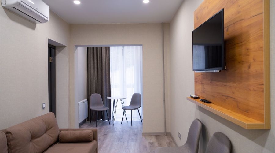 ДеЛюкс 2  хкомнатный  с балконом