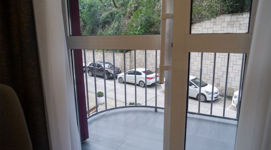 ДеЛюкс 2  хкомнатный  с балконом