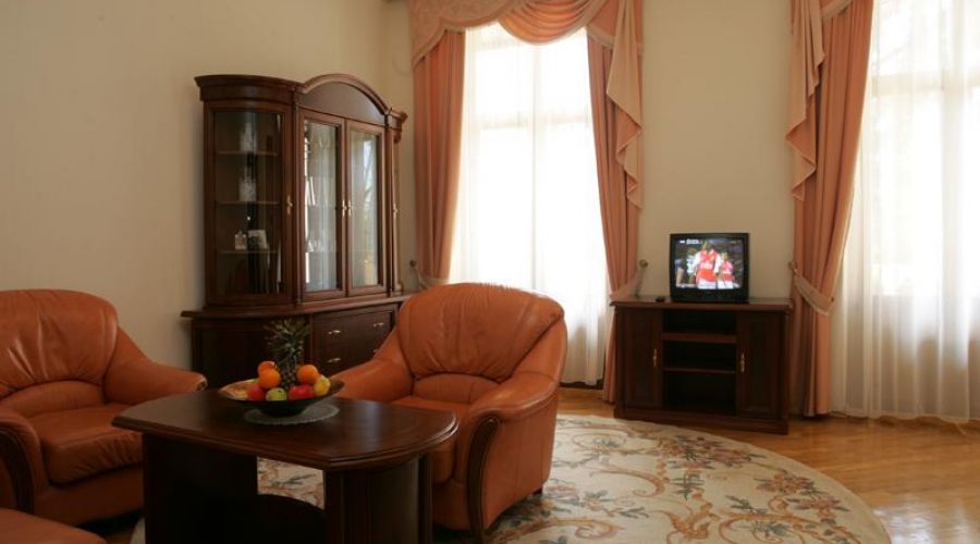 2-х комнатный 2-х местный Люкс повышенной комфортности (Главный корпус)