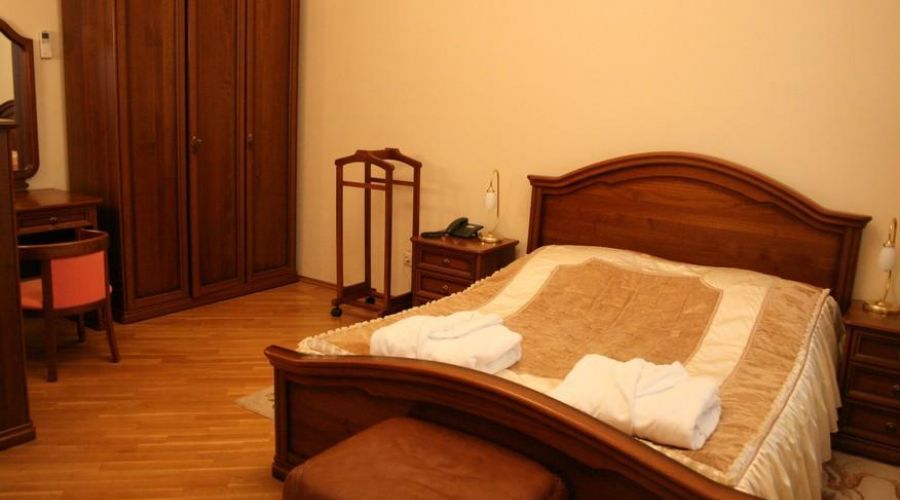 2-х комнатный 2-х местный Люкс с балконом (Главный корпус)