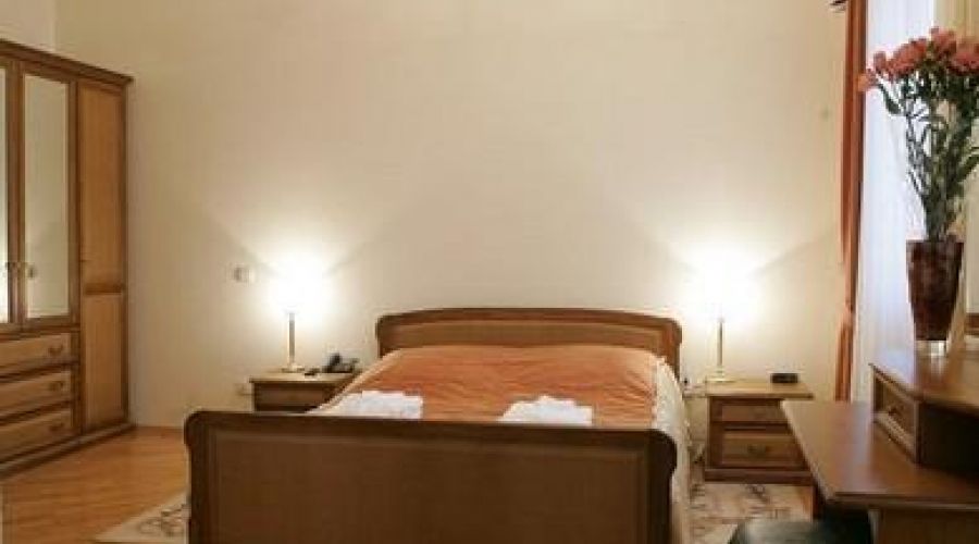 2-х комнатный 2-х местный Люкс с балконом (Главный корпус)