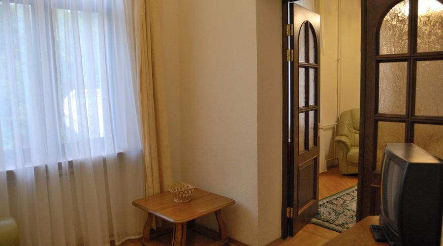 2-х комнатный 2-х местный Люкс без балкона (Главный корпус)