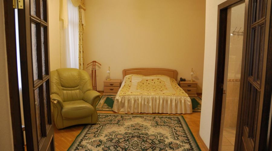 2-х комнатный 2-х местный Люкс без балкона (Главный корпус)